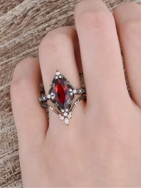 Antique Black and Red Gemstone Ring for Women